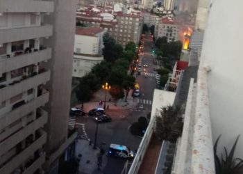 Un aparatoso incendio en Torrecedeira se salda sin heridos