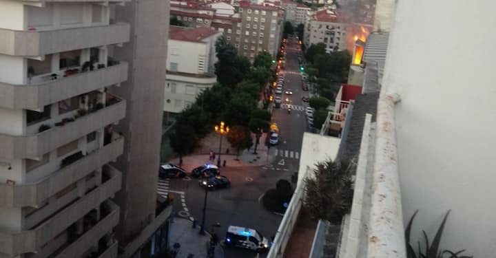 Un aparatoso incendio en Torrecedeira se salda sin heridos