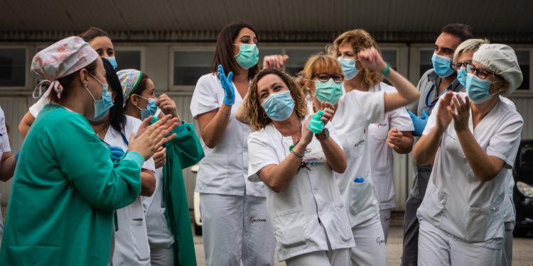 Sanidade notifica el mayor descenso de pacientes activos en Vigo desde el inicio de la pandemia