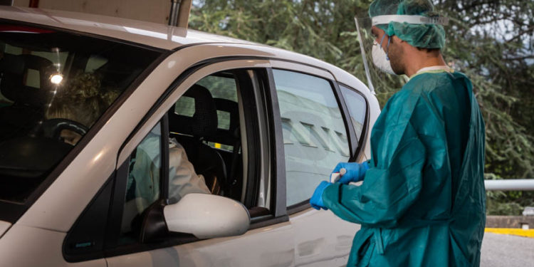 Vigo reduce los casos activos de Covid-19 pese a repuntar los nuevos contagios