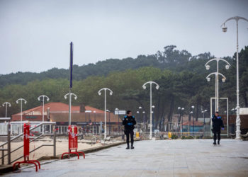 El Primero de Mayo más vacío de Vigo espera ya a la apertura y al sol