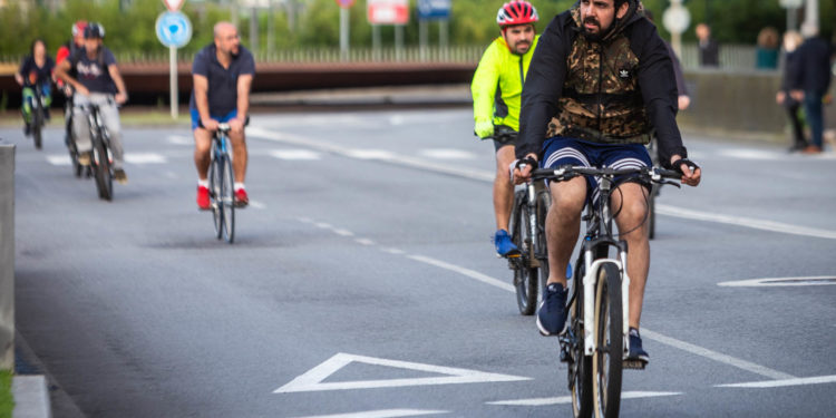 Vigo sale de casa en estampida y abarrota calles, parques y paseos