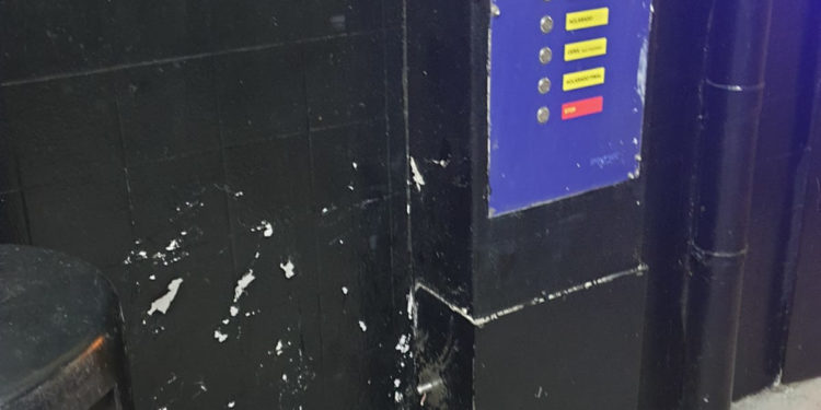 Dos detenidos en Vigo por intentar robar un cajetín de monedas en la gasolinera de la plaza de España