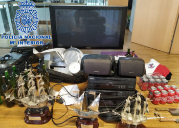 Localizan en Vigo a una mujer inconsciente y ensangrentada en su casa tras detener a su pareja por un robo