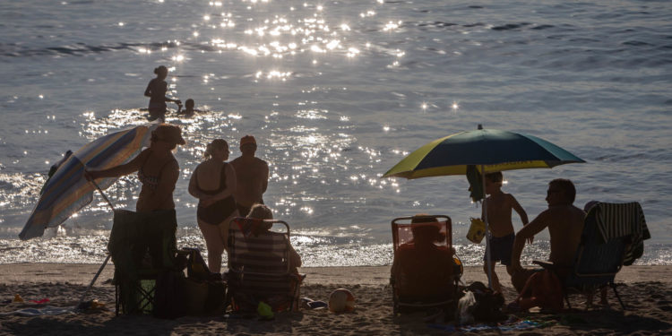 Vigo se lanza a las playas con temperaturas de más de 31º y espera otro día de calor