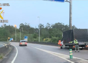 La Guardia Civil auxilia a un conductor polaco que se había quedado sin carburante en la A52