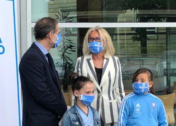 O Celta e a Xunta regalarán 11.000 máscaras de protección celestes