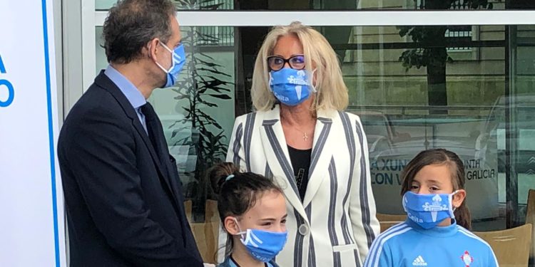 O Celta e a Xunta regalarán 11.000 máscaras de protección celestes
