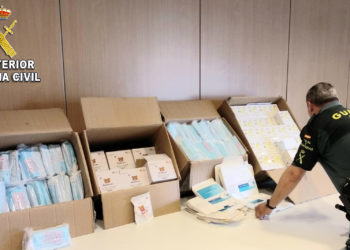 Interceptadas 1.000 mascarillas sin homologar que un vecino de Bueu pretendía vender en Meis