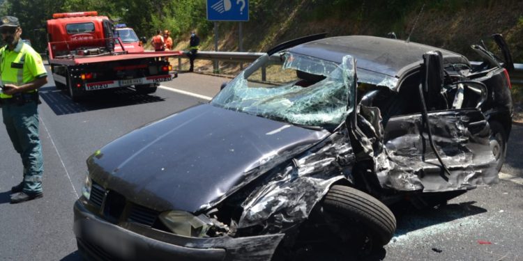 Dos heridos graves en una colisión en un túnel del Corredor do Morrazo