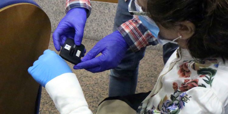 O Porriño entrega 250 routers e tarxetas para que todos os escolares accedan ás clases por internet