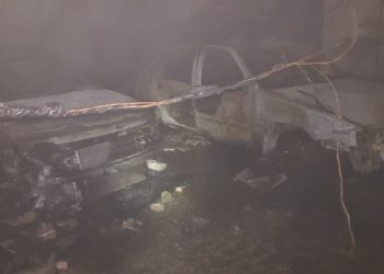 Apuntalado el garaje que ardió en Vigo mientras la Policía Científica sigue investigando el incendio