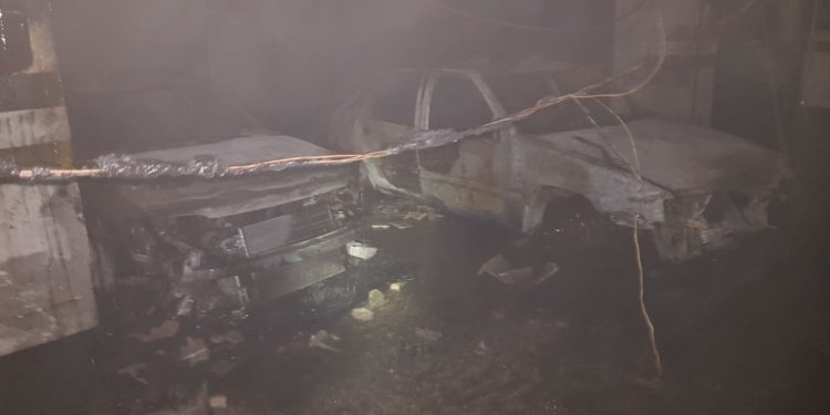 Apuntalado el garaje que ardió en Vigo mientras la Policía Científica sigue investigando el incendio