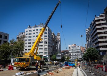 Así ha sido la instalación de las nuevas cintas mecánicas de la Gran Vía de Vigo