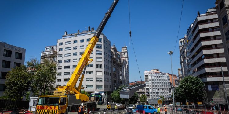 Así ha sido la instalación de las nuevas cintas mecánicas de la Gran Vía de Vigo