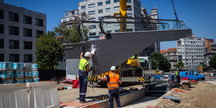 Así ha sido la instalación de las nuevas cintas mecánicas de la Gran Vía de Vigo