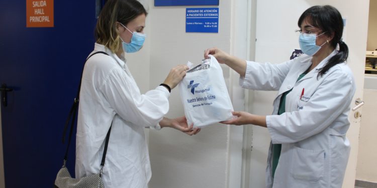 Concello de Vigo y Cruz Roja llevan fármacos a usuarios del Hospital Vithas Vigo durante el confinamiento