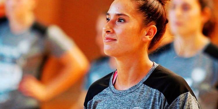 El Club Balonmano Porriño ficha a Estela Carrera
