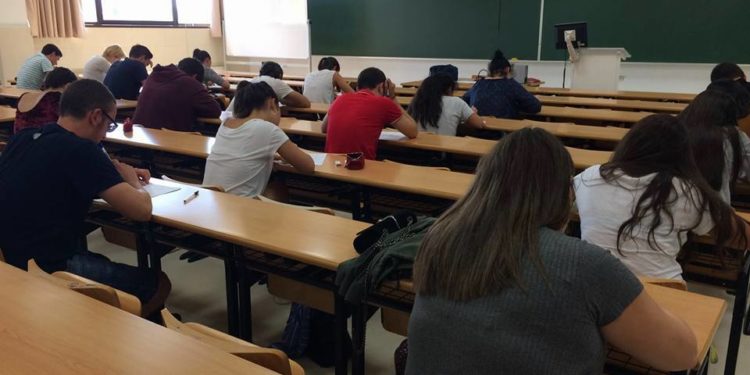 O Centro de Linguas continuará coa formación en idiomas de xeito virtual durante o verán