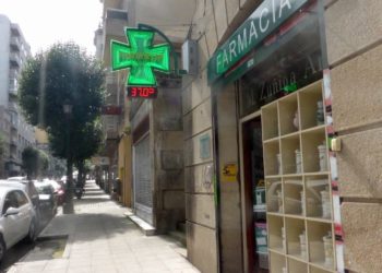 Farmacias de Vigo empiezan a entregar mascarillas gratuitas a personas vulnerables