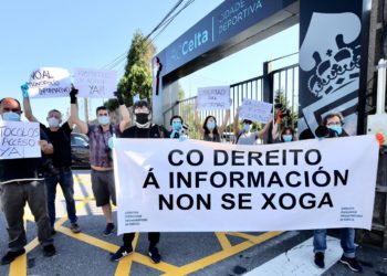 Los fotoperiodistas de Vigo protestan en A Madroa contra la Liga y el CSD