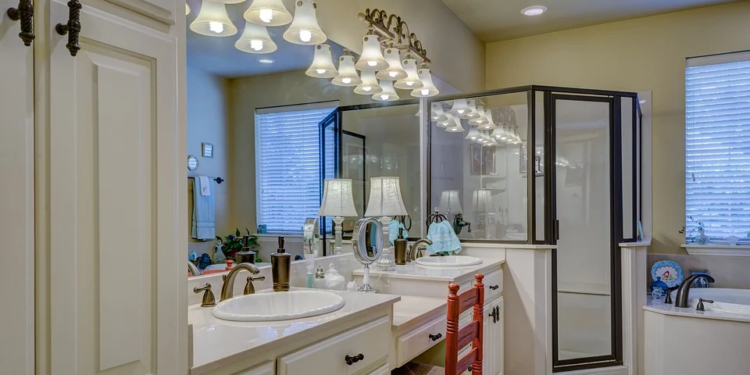 ¿Cómo escoger correctamente una ducha empotrada y la grifería ideal?