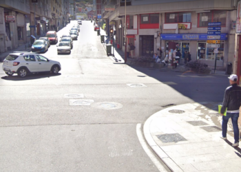 Dos heridos en Vigo tras colisionar un coche y un ciclista