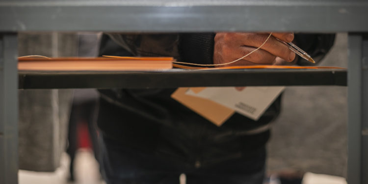 Correos abrirá sus oficinas de Vigo este miércoles pese a ser festivo para facilitar el voto por correo