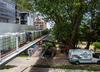 El ascensor y la pasarela del parque Cela, sometidos a las pruebas de carga