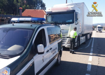 La Guardia Civil intercepta un camionero de Vigo que cuadruplicaba la tasa de alcohol
