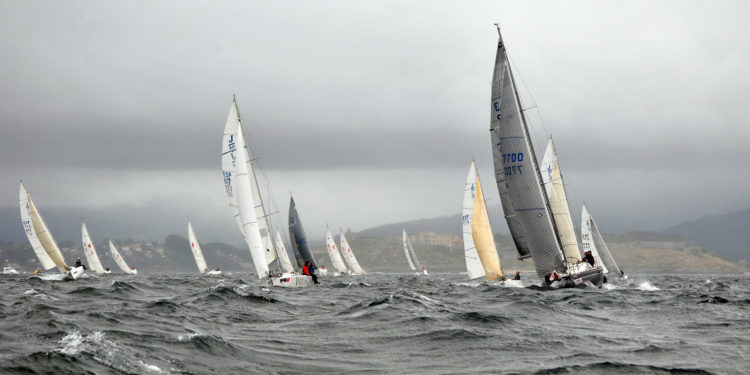 El «Okofen», campeón gallego de cruceros A Dos en el Trofeo MRW de Baiona