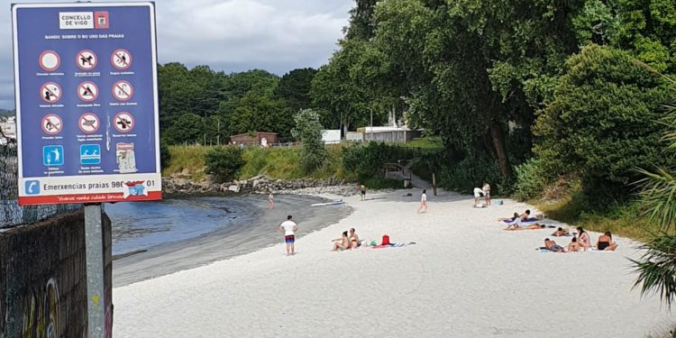 Así se estrenó el verano en las playas de Vigo: con cuadrículas y sin ellas
