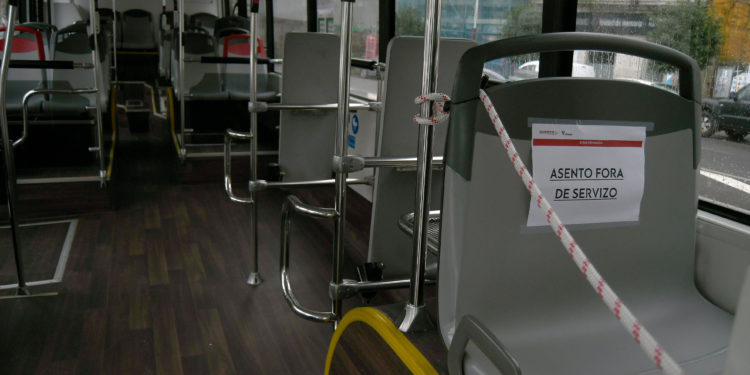 Otro Vitrasa se ve obligado a interrumpir su marcha por problemas con la mascarilla de un pasajero