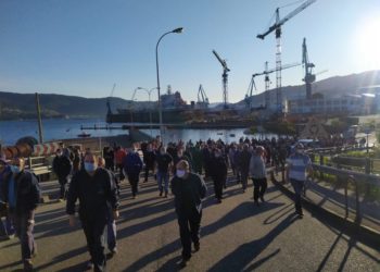 O naval detén a súa actividade e percorre Vigo pola morte dun traballador no porto