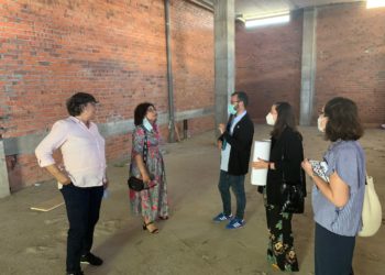 Representantes da UNED visitan o local proposto para a aula delegada do Porriño