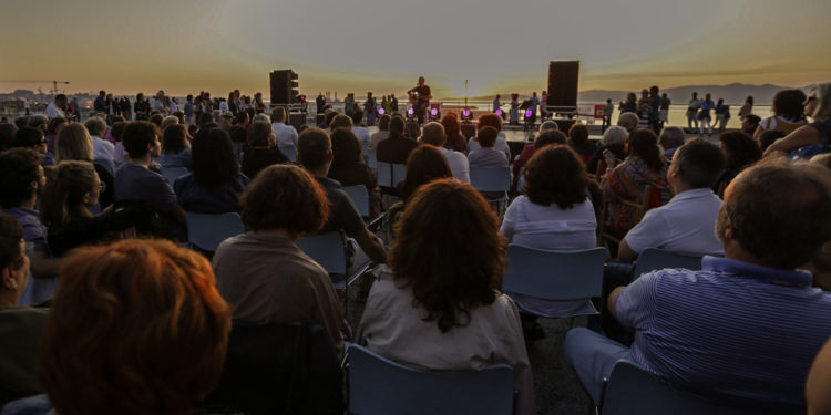 Aluvión para ver a Coque Malla en la terraza del Mar de Vigo