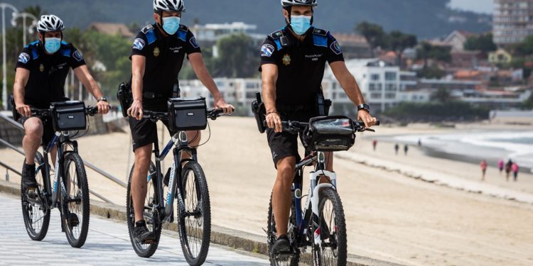 Policías en bici y cuadrículas, mecanismos para dar «seguridad 100%» en las playas de Vigo