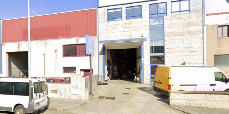 Muere un trabajador en una nave del polígono de A Granxa