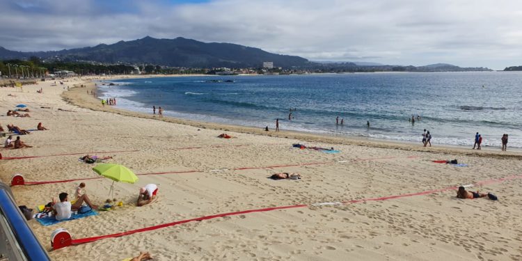 Así se estrenó el verano en las playas de Vigo: con cuadrículas y sin ellas