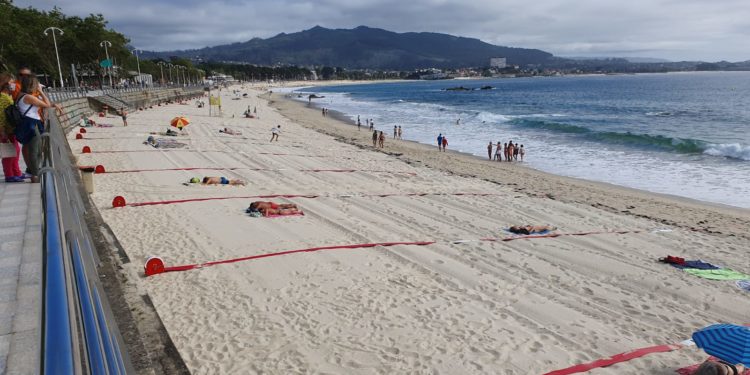 Así se estrenó el verano en las playas de Vigo: con cuadrículas y sin ellas