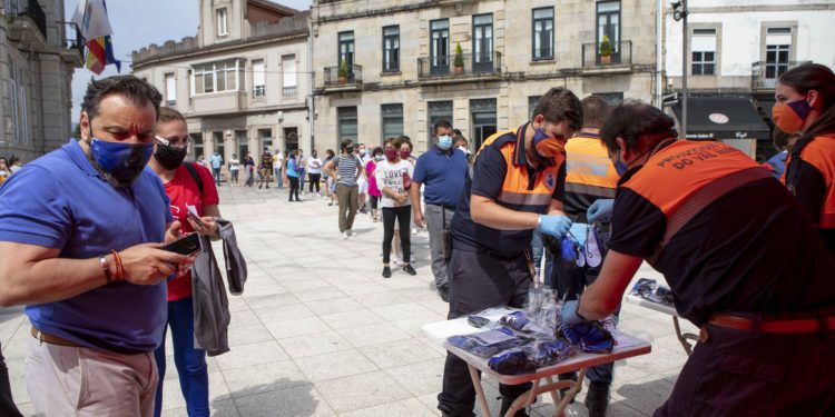 Gondomar reparte mascarillas higiénicas reutilizables entre los vecinos del municipio