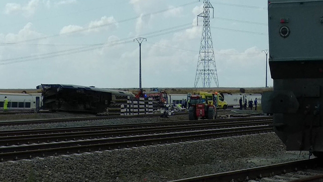 El Alvia entre Madrid y Galicia descarrila en Zamora al chocar con un coche que cayó a la vía