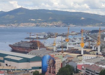 Muere un trabajador en el puerto de Vigo al caerle encima una puerta en un barco