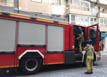 Evacuadas tres personas en Vigo, una con quemaduras, a causa de un incendio en una vivienda
