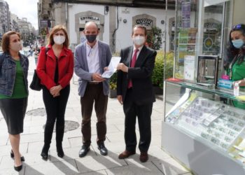 La ONCE escenifica en Vigo la vuelta de los cupones tras el confinamiento