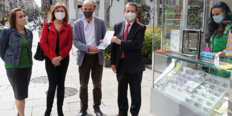 La ONCE escenifica en Vigo la vuelta de los cupones tras el confinamiento