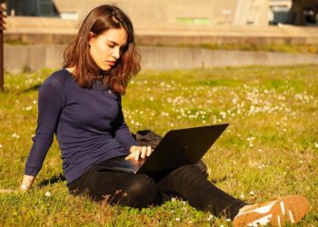 A UVigo realizará unha enquisa masiva para coñecer o impacto da Covid-19 na situación laboral dos antigos alumnos