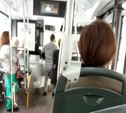 Detenido un pasajero de Vitrasa sin mascarilla por agredir a un conductor y a un policía