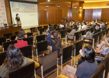 Povisa refuerza su plantilla al incorporar 30 auxiliares y 30 enfermeras recién titulados