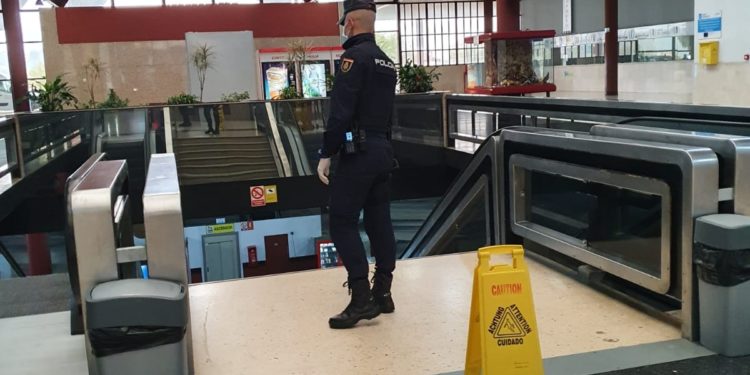 Simula tos para evitar ser detenido por un intento de robo en una cafetería de Vigo